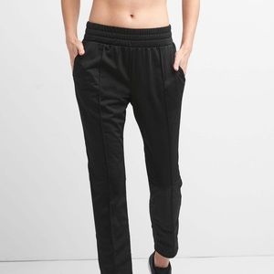 Gap Fit Pintuck Pants